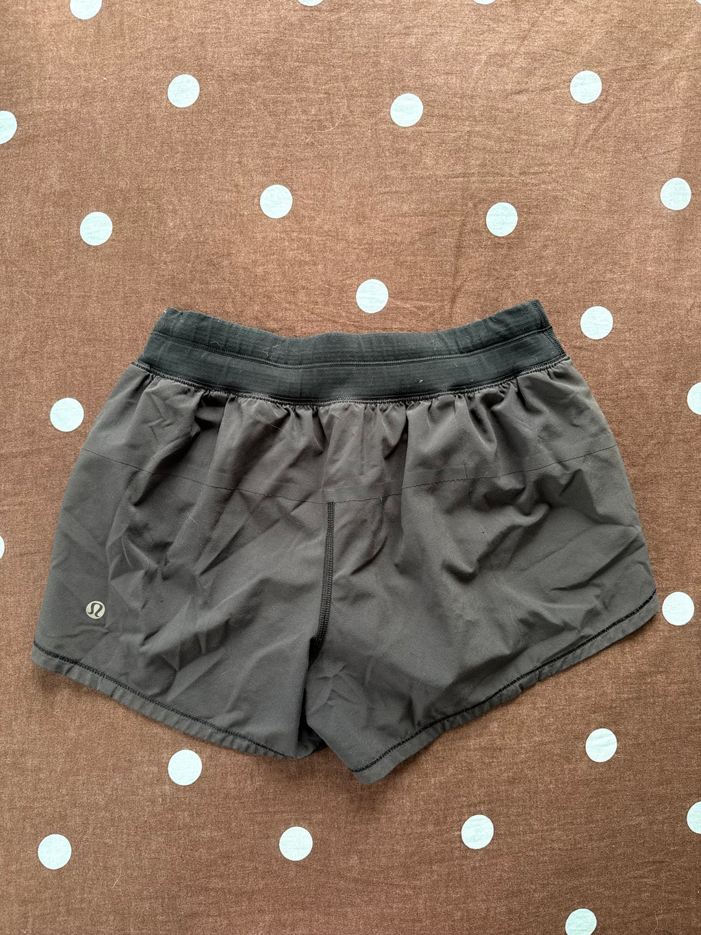 Lululemon Shorts / Size L4