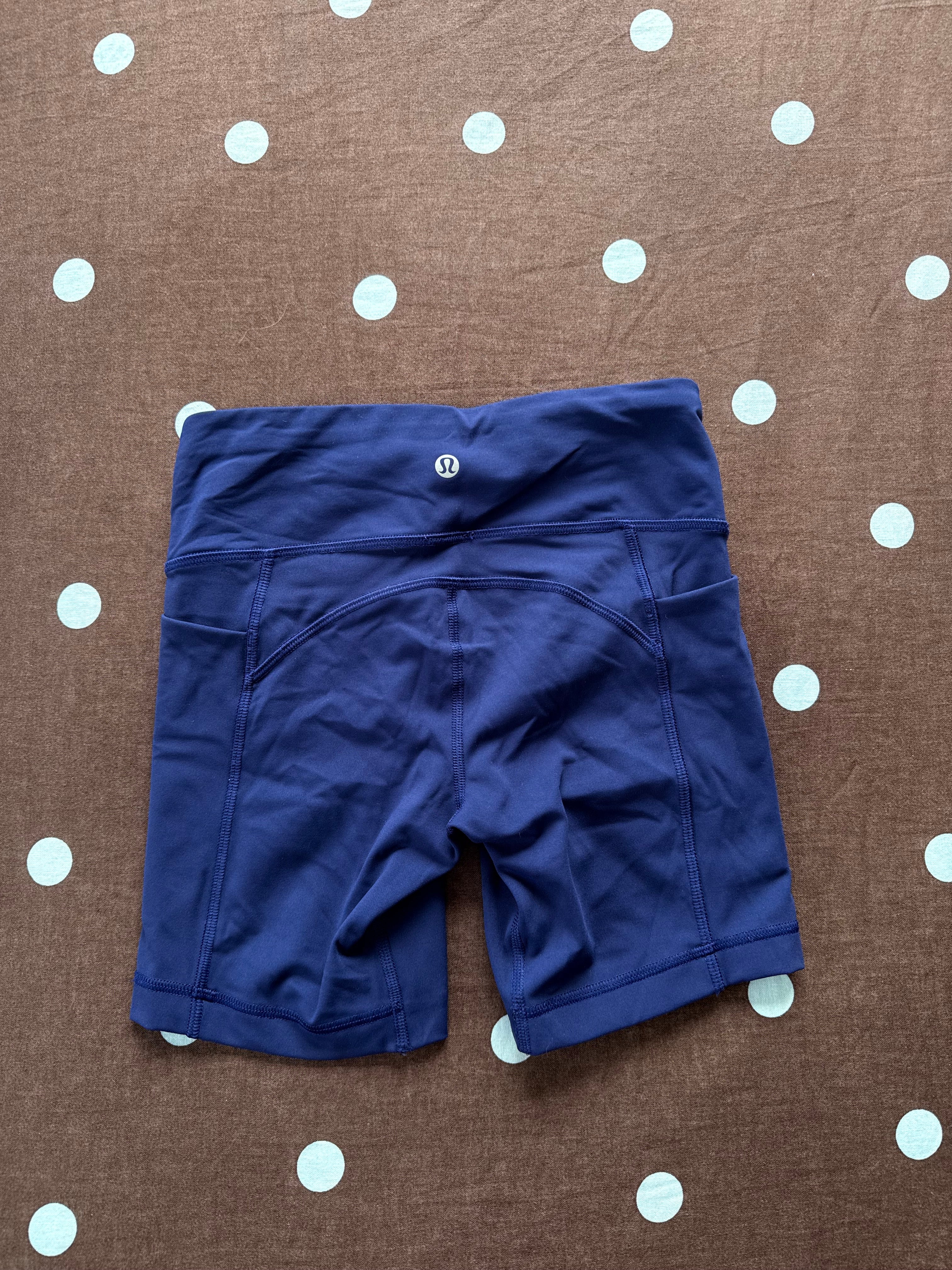 Lululemon Shorts / Size L4